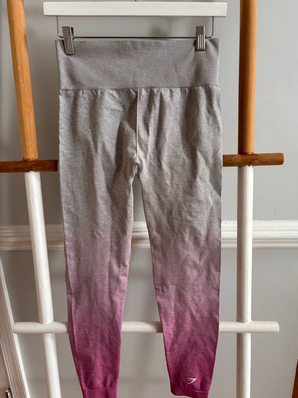 Gymshark Adapt Ombre Seamless Set Gray Pink Crop Top & Leggings Size Small NWOT